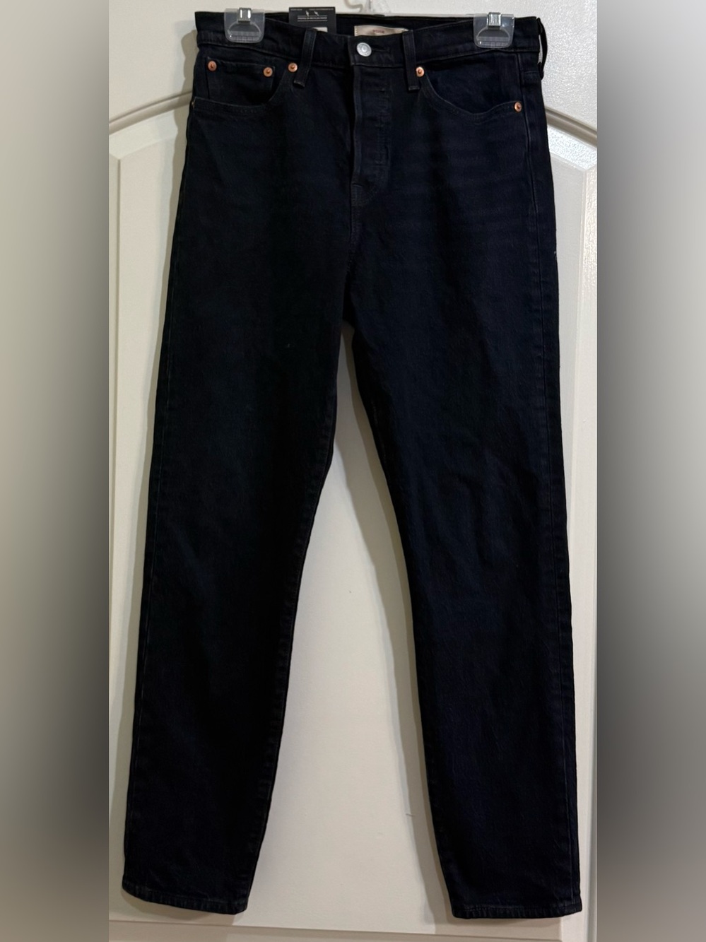 Levi’s Premium Black Wedgie Button Up Jeans. High Rise Tampered Leg. Size 28
